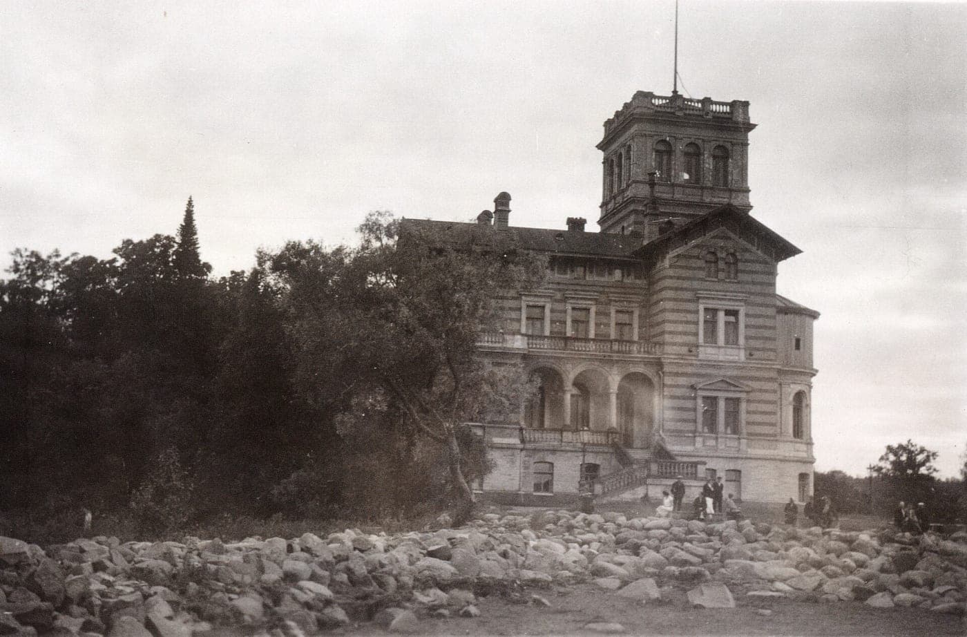 Нижняя дача в Петергофе, 1915 год. Из семейного альбома Романовых.